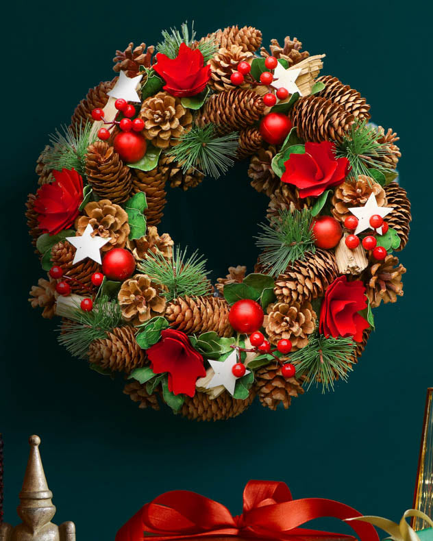 traditional christmas wreath