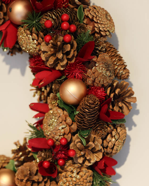 Traditional Red Giant Canterbury Wreath 50cm