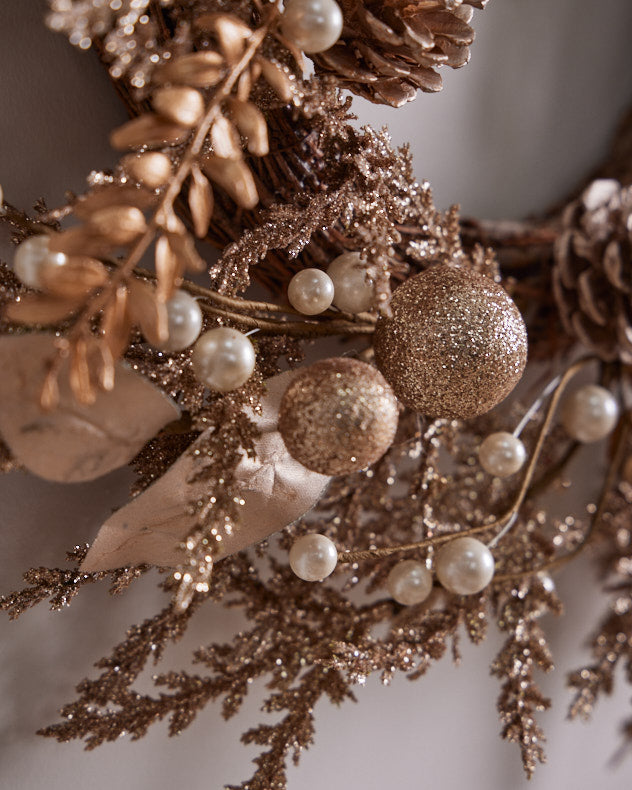 gold sparkle bauble and white pearl
