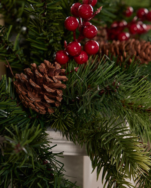 Countryside Busling Berry Garland 213cm