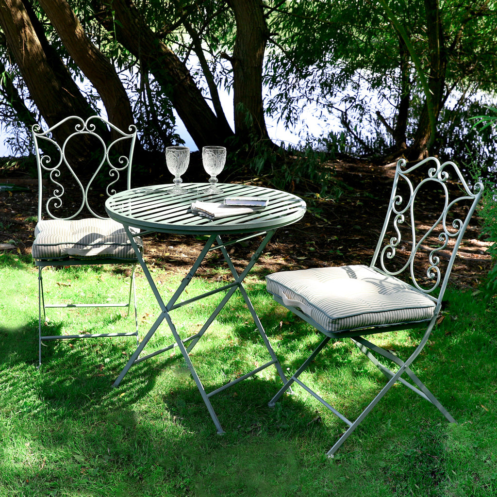 vintage style garden furniture